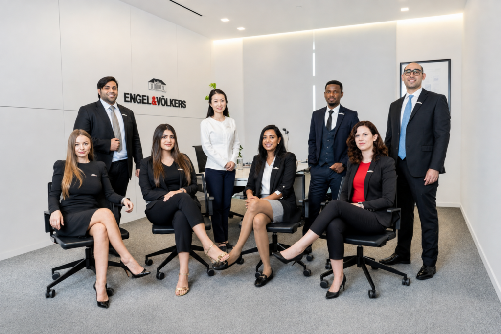 e & v team